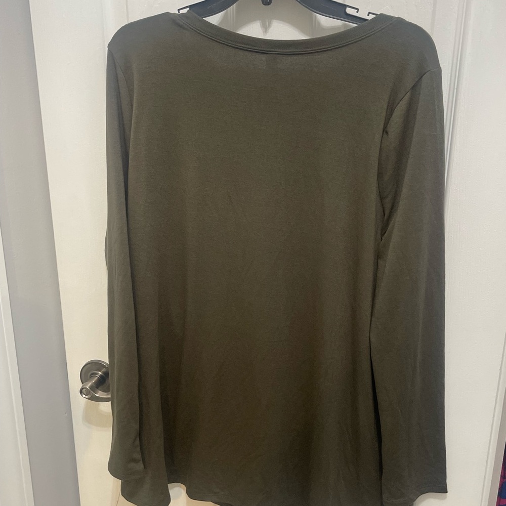 Zenana Outfitters Green Buttoned Blouse - Picture 7 of 11